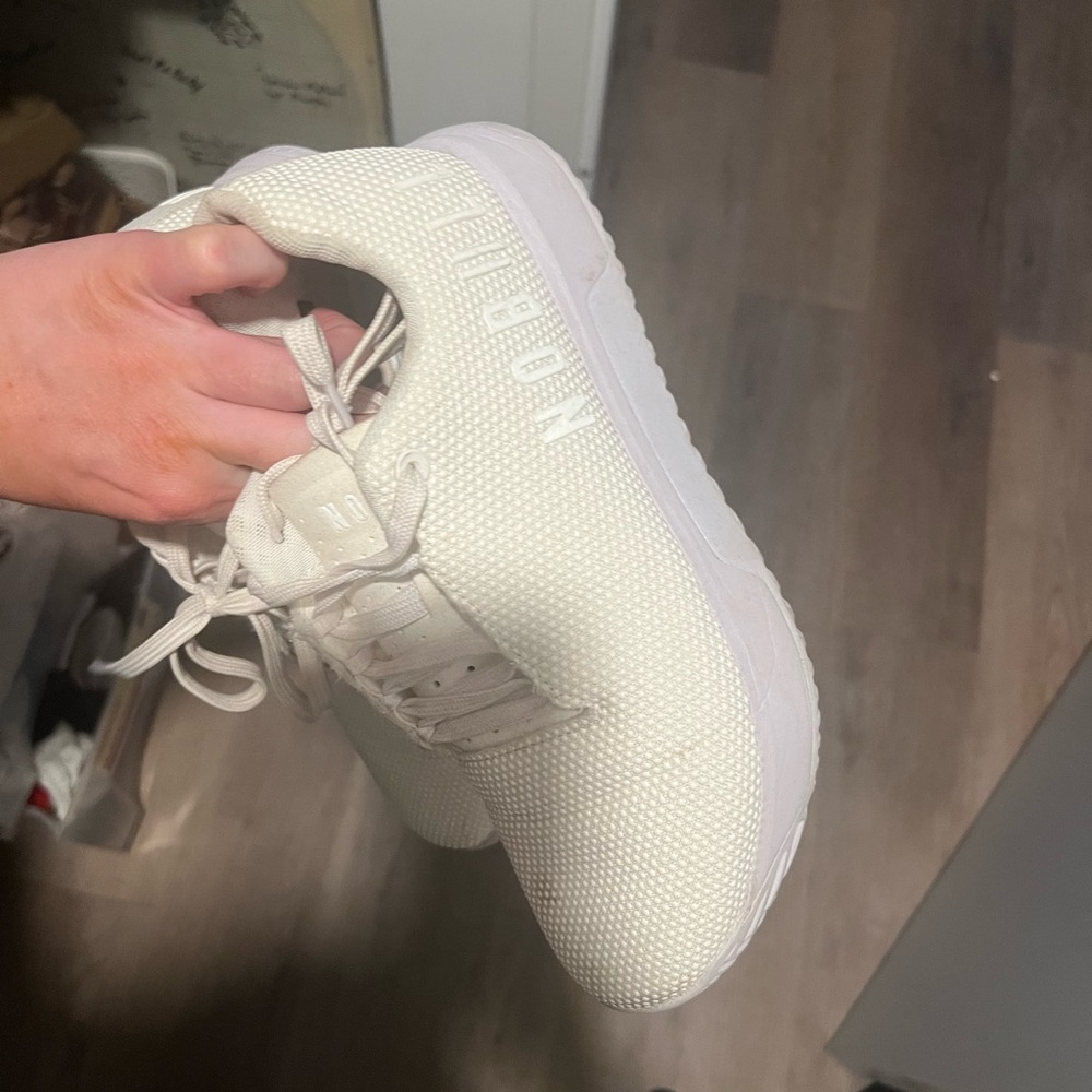 No bull sneakers
